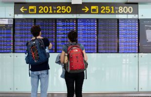 Vuelos desviados y cancelados en Andalucía por el fuerte viento