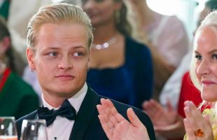El hijo de Mette-Marit niega que la princesa manipulara su teléfono y rechaza los cargos por violación