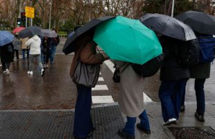 El tiempo: la borrasca Marta deja más lluvias en el sur y oeste, nevadas y viento fuerte
