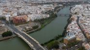 El río Guadalquivir sigue creciendo y alcanza ya las zonas inundables de la ciudad de Sevilla