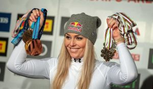 Drama de Lindsey Vonn: compite con una rodilla rota y sufre esta terrible caída