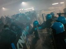 Violentos choques entre 'ambientalistas' y la polícia en una marcha contra los JJOO de Invierno en Milán