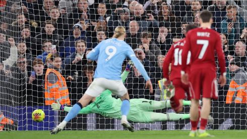 Premier League. El City de Haaland gana un partidazo en Anfield y sigue vivo