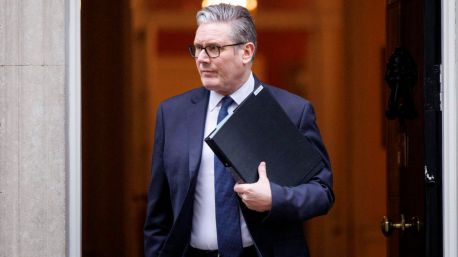 El escándalo Epstein se lleva por delante al principal asesor de Starmer
 