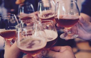 Identifican alteraciones genéticas clave en el cerebro de personas alcohólicas