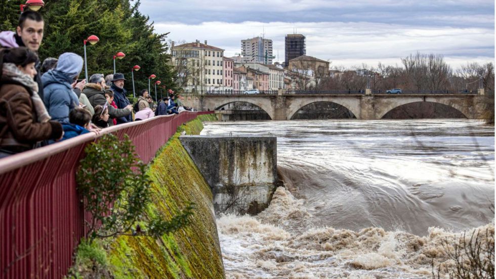 El Gobierno de Aragón mantiene activado el plan de inundaciones por la crecida del Ebro