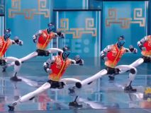 La gala del año nuevo chino exhibe robots humanoides y flamenco español