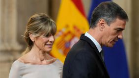El PP sitúa a Sánchez y a su mujer en el centro de una trama de influencias y corrupción