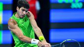 Abierto de Doha. Alcaraz remonta y elimina al campeón de 2024