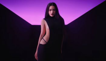 Rosalía protagoniza la nueva campaña de perfume de Calvin Klein