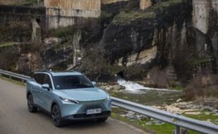 El Omoda 7 estrena la pantalla deslizante y el silencio total