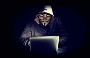 La Guardia Civil detiene a cuatro líderes de Anonymous que atacaron organismos públicos