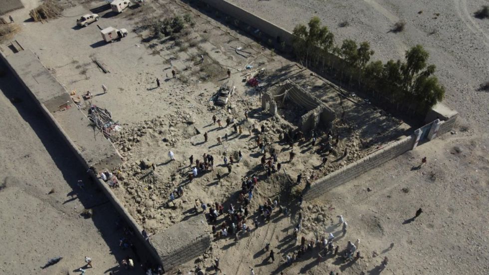 Pakistán pasa a la acción contra los talibales y bombardea Afganistán