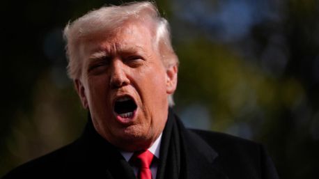 Trump reacciona a su fracaso nacional amenazando con subir más los aranceles