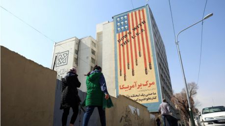 Se reanudan las protestas en Irán en medio de las amenazas militares de Washington