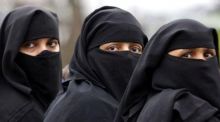 Lorca acuerda prohibir el burka y el niqab en espacios municipales con los votos de Vox y PP