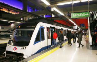 Una avería en la catenaria paraliza un tramo de la línea 6 durante horas