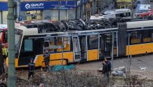 Dos muertos y 40 heridos en el descarrilamiento de un tranvía en el centro de Milán