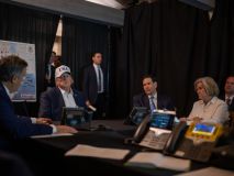 Trump baraja 'tomar el control de todo' Irán o retirarse 'en dos o tres días'