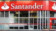 Santander lanza la ReBeca, un complemento económico para sus becados