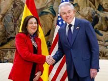 El PP difunde un vídeo que compromete a Robles: 'Yo estoy con Trump'