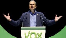 Vox expulsa a Ortega Smith y abre expediente a Antelo