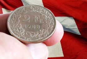 Los suizos apoyan de forma contundente en referéndum la defensa del dinero en efectivo