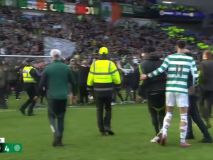 Terror en el Clásico escocés: cientos de ultras de Rangers y Celtics irrumpen en el césped
