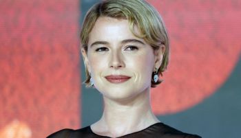 Jessie Buckley dice que actuar le ayudó a superar un trastorno alimentario