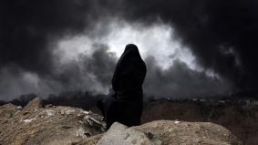 Teherán amanece envuelta en una nube tóxica tras el bombardeo a sus refinerías