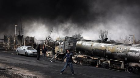 Escenas apocalípticas en Teherán tras el bombardeo a refinerías de petróleo
