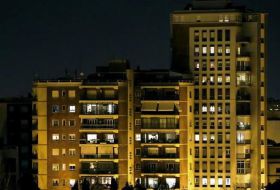 El precio medio de la luz sube a 136,86 euros/MWh, su nivel más alto en un año