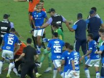 Insólito: batalla campal entre jugadores Cruzeiro y del Mineiro con 23 expulsados