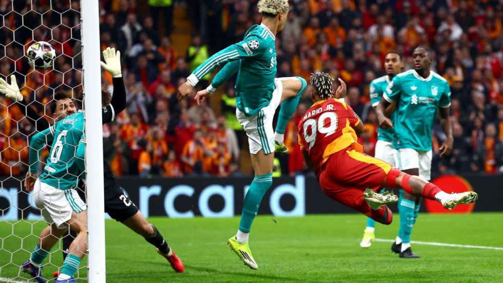 Liga de Campeones. El Galatasaray sorprende al Liverpool en el infierno turco