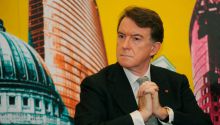 Mandelson pidió a Starmer casi 650.000 euros tras su destitución por sus lazos con Epstein