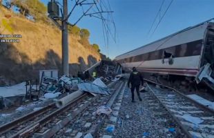 Las víctimas de Adamuz, 'sorprendidas y dolidas' porque Adif no haya contactado aún con ellas