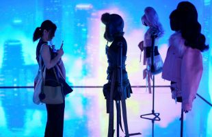 La estética de los 80 y la tradición coreana marcan la arriesgada apuesta de Dominnico