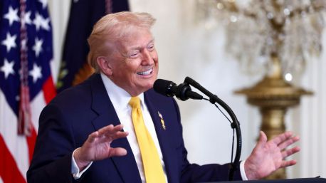 La Eurocámara retoma el pacto UE-EEUU tras el freno de la Corte Suprema a los aranceles de Trump