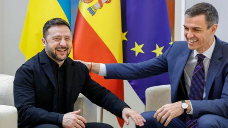 Zelenski se reúne con Sánchez en La Moncloa para acordar mil millones de euros en ayuda militar