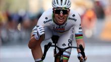 Milan San Remo. Gloria para Pogacar: se cae, derrumba a Van der Poel y rompe una marca de hace 43 años