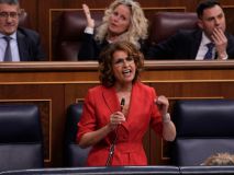 El PP despide a Montero en el Congreso: 'Pasará a la historia por traicionar a su país y a su tierra'