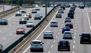 El coche lidera la movilidad: más del 50% lo utiliza frente al transporte público