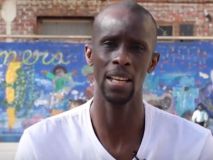 El exdiputado de Podemos Serigne Mbaye, en libertad tras ser detenido en Usera