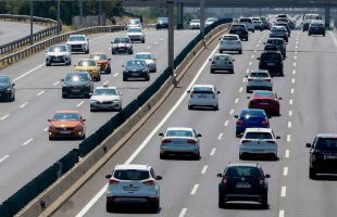 El coche lidera la movilidad: más del 50% lo utiliza frente al transporte público