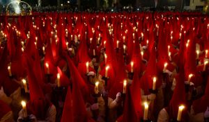 Zamora enmudece, más de dos mil cofrades juran silencio arrodillados
 