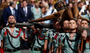 Desembarca la Legión en Málaga para portar a hombros al Cristo de la Buena Muerte