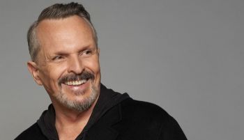 Miguel Bosé cumple 70 años, triunfando en su 'Importante Tour'