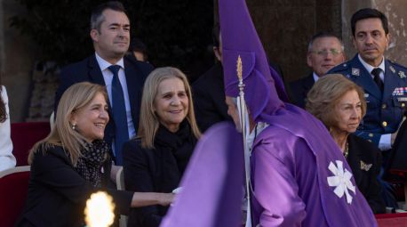 La Reina Sofía y las infantas Elena y Cristina asisten a la procesión de 'los Salzillos'