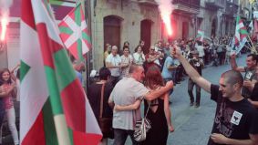 Ante la pasividad de Sánchez, el PP propone multar con hasta 150.000 euros los 'ongi etorri'