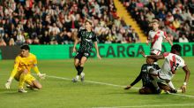 LaLiga. El Rayo da un salto hacia la permanencia y complica al Elche